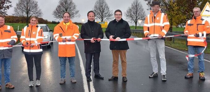 Gut drei Kilometer des Autobahnzubringers K 2877 bei Assamstadt saniert