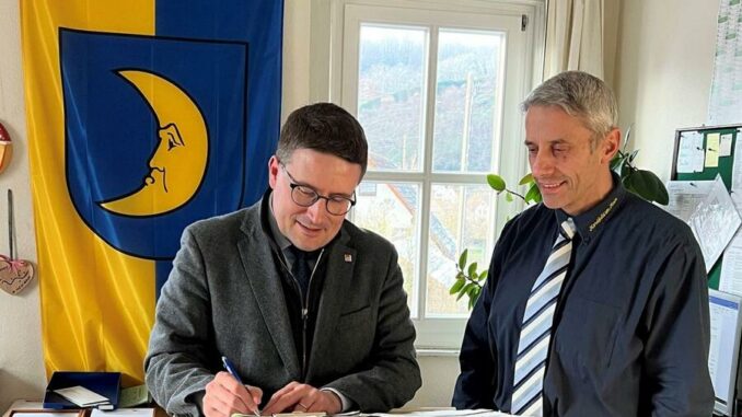 Landrat unterstützt Unterschriftenaktion zur Sanierung der L 2310 Mondfeld