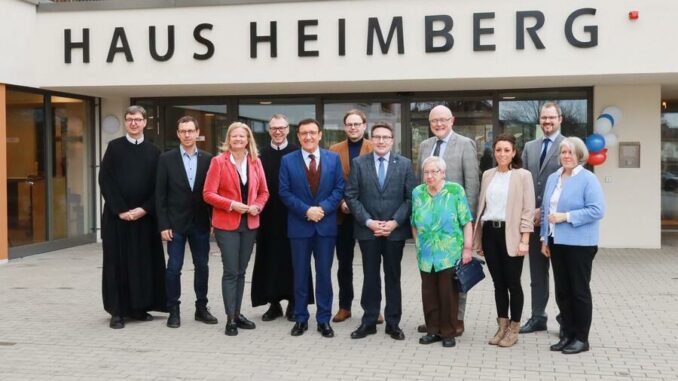 Neues Haus Heimberg mit Segenswünschen und viel Lob eingeweiht