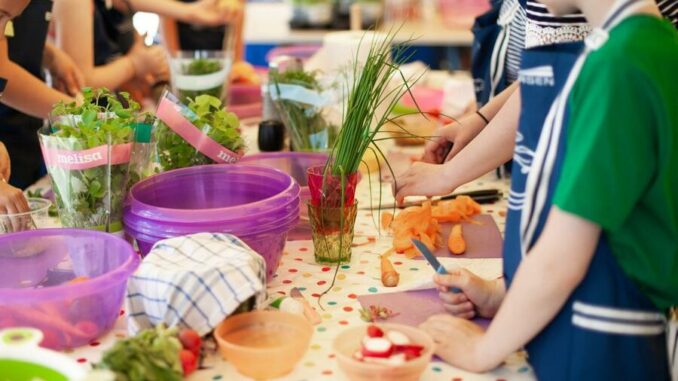 Praxisnahe Fortbildung zum nachhaltigen Kochen mit Kindern in der Tagesbetreuung