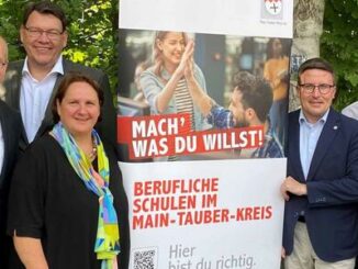 Ministerin Theresa Schopper besuchte Kreismedienzentrum und Schulen