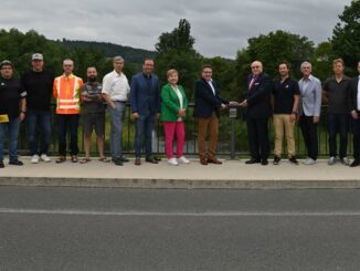 Neue Plakette an Tauberbrücke in Markelsheim angebracht