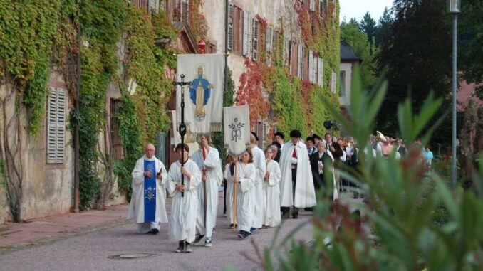 Heilige Messen und Prozession im Kloster Bronnbach