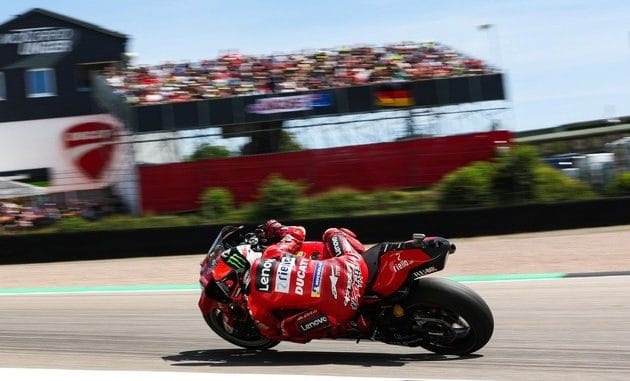 Rekordverdächtig: Francesco Bagnaia eröffnet MotoGP-Spektakel am Sachsenring mit ...