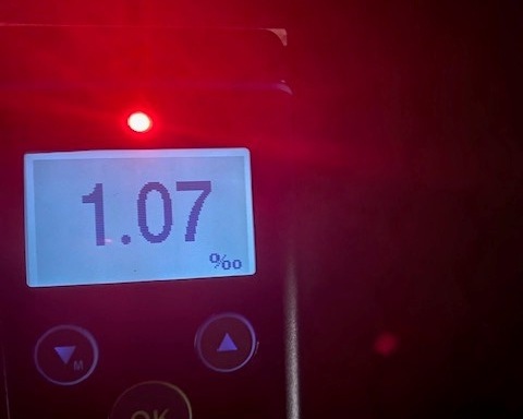 BPOL-FL: Tornesch- Autofahrer fährt in Schlangenlinien; 1,07 Promille
