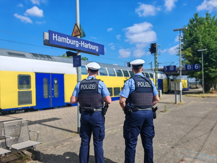 BPOL-HH: 3,1 Promille: Fehlender Fahrschein und hoher Alkoholkonsum im Metronom wird per Haftbefehl gesuchten Mann zum Verhängnis-