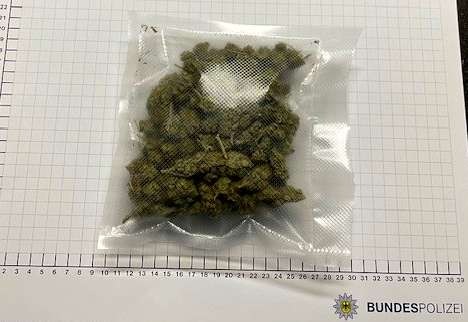 BPOL NRW: "Das ist ein Geschenk" - Bundespolizei stellt Marihuana sicher