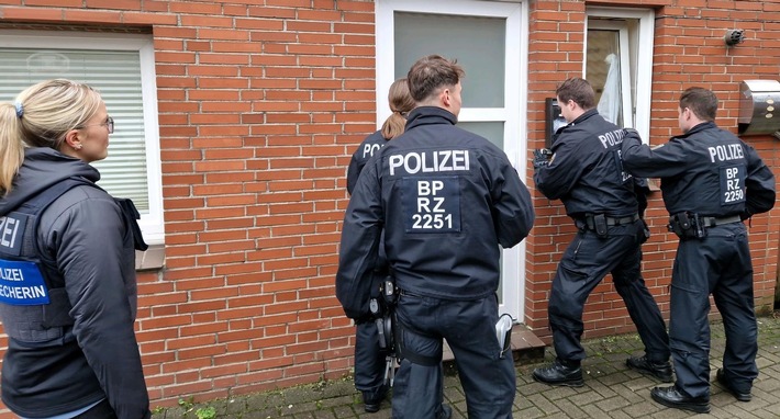 BPOL Rostock: Gemeinsame Pressemitteilung der Staatsanwaltschaft Itzehoe und der Bundespolizeiinspektion Kriminalitätsbekämpfung Rostock Bundespolizei gelingt erneut Schlag gegen Schleusungskriminalität