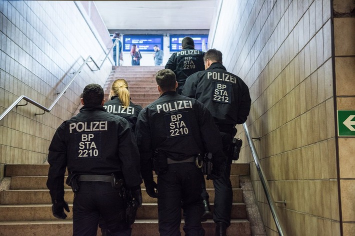 BPOLI MD: Starke Frequentierung des Hauptbahnhofes am Samstag aufgrund des Fußballfanreiseverkehrs und mehreren versammlungsrechtlichen Aktivitäten