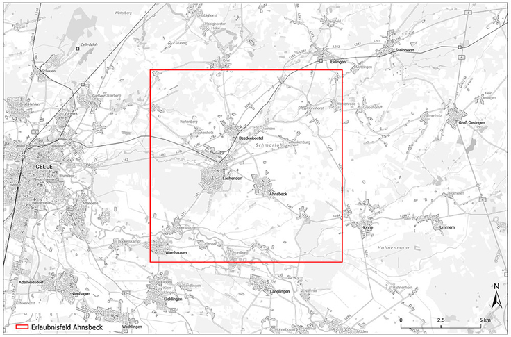 Das rot eingegrenzte Erlaubnisfeld „Ahnsbeck“ im südöstlichen Landkreis Celle umfasst die Ortschaften Ahnsbeck, Beedenbostel, Lachendorf und Wienhausen.