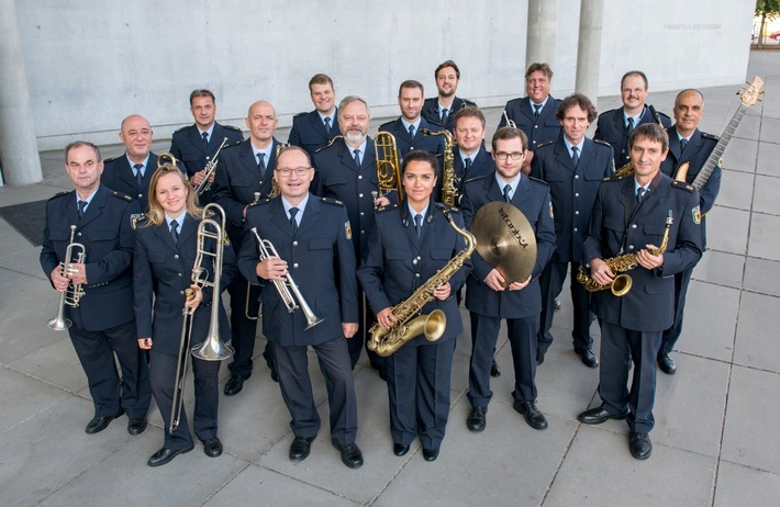 Bundespolizeidirektion München: Beschwingter Start ins Wochenende / Die Big Band der Bundespolizei spielt am 15. Juli in Rosenheim am Ludwigsplatz