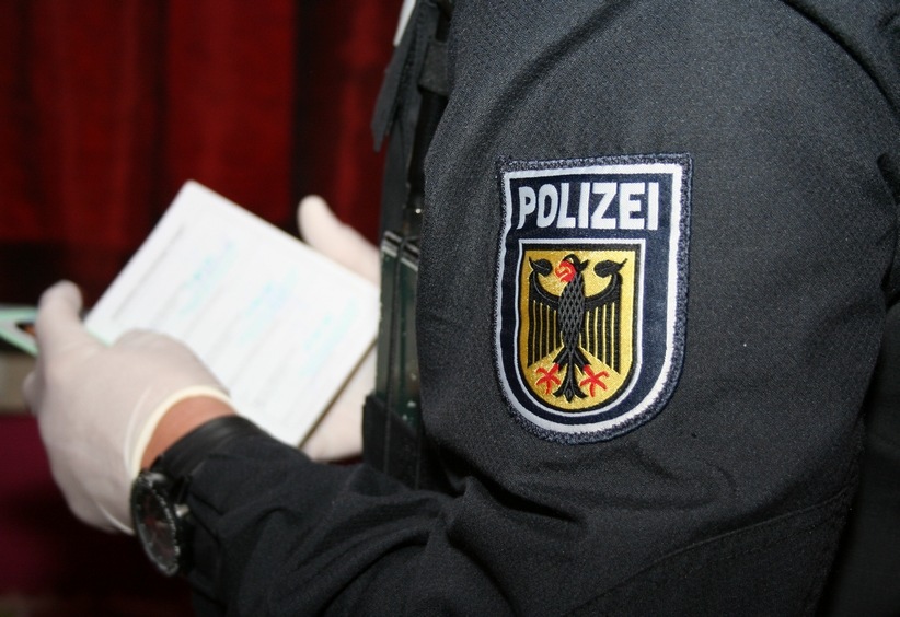 Bundespolizeidirektion München: Einreiseversuche mit falschen oder fremden Papieren / Mutmaßlicher Ausweismissbrauch und offenkundige Fälschungen bei Grenzkontrollen entlarvt