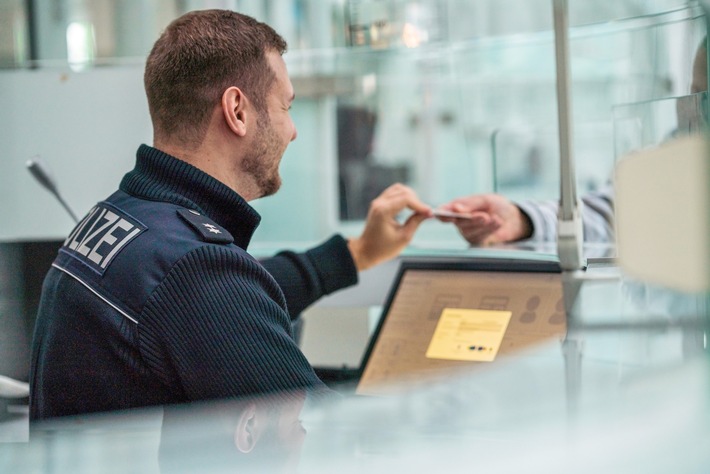 Bundespolizeidirektion München: Gewaltbereiter "Fußballfan" darf nicht einreisen