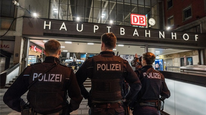 Bundespolizeidirektion München: Kein friedliches Weihnachten im Bahnbereich: Bedrohungsszenario - Angriffe gegen Rettungsdienst, Triebfahrzeugführer und Bundespolizisten