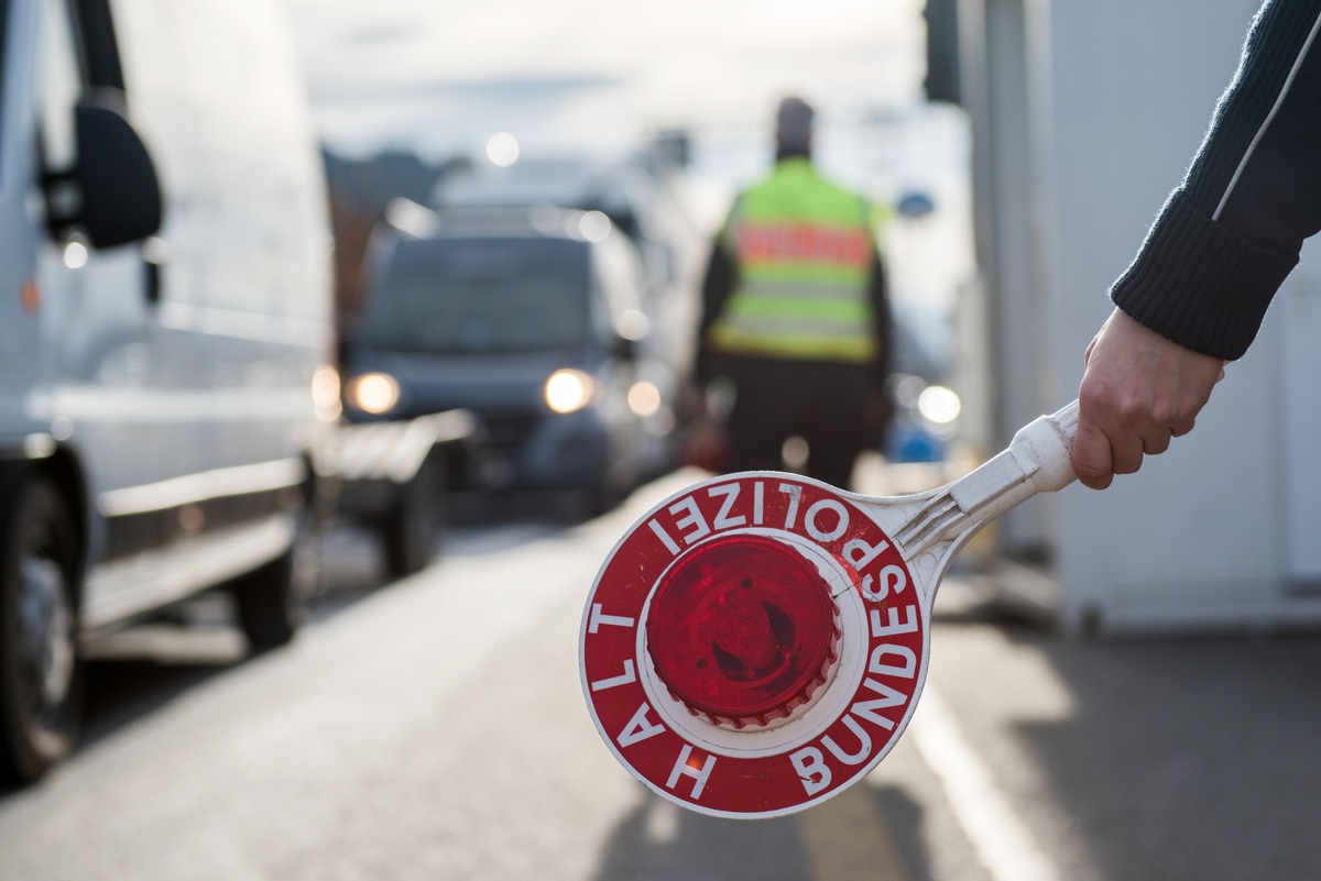 Bundespolizeidirektion München: Seit 872 Tage unerlaubt im Schengen-Raum - Bundespolizei Waidhaus verweigert die Einreise