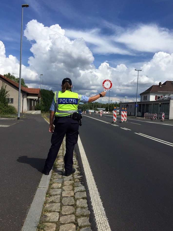 Bundespolizeidirektion München: Verhaftung bei G7-Kontrollen an der tschechischen Grenze - 556 Tage Restfreiheitsstrafe wegen räuberischer Erpressung