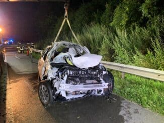 FF Bad Salzuflen: Drei Menschen bei Unfall auf der A2 verletzt / Autobahn ist für rund zwei Stunden in Fahrtrichtung Dortmund gesperrt