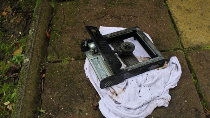 FF Bad Salzuflen: Frau durch Stichflamme im Gesicht verletzt / Kuchenbrand in der Bad Salzufler Lindenstraße ruft Feuerwehr auf den Plan