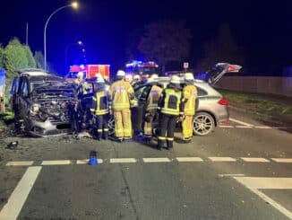 FF Bad Salzuflen: Mehrere Verletzte nach Verkehrsunfall auf Bundestraße 239 / Freiwillige Feuerwehr Bad Salzuflen ist mit 40 Kräften im Einsatz