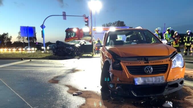 FF Bad Salzuflen: Sieben Menschen bei schwerem Unfall verletzt / Bundesstraße 239 in Bad Salzuflen für mehrere Stunden gesperrt