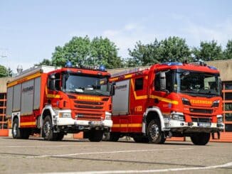 FF Bad Salzuflen: Zwei Menschen bei Brand in Schötmar zum Teil schwer verletzt / Freiwillige Feuerwehr Bad Salzuflen ist mit rund 20 Kräften im Einsatz