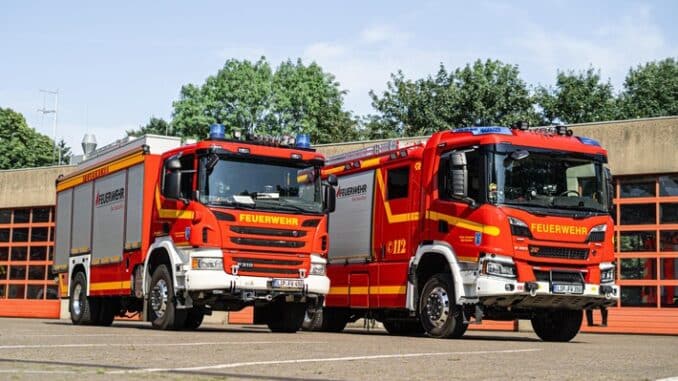 FF Bad Salzuflen: Zwei Menschen bei Brand in Schötmar zum Teil schwer verletzt / Freiwillige Feuerwehr Bad Salzuflen ist mit rund 20 Kräften im Einsatz