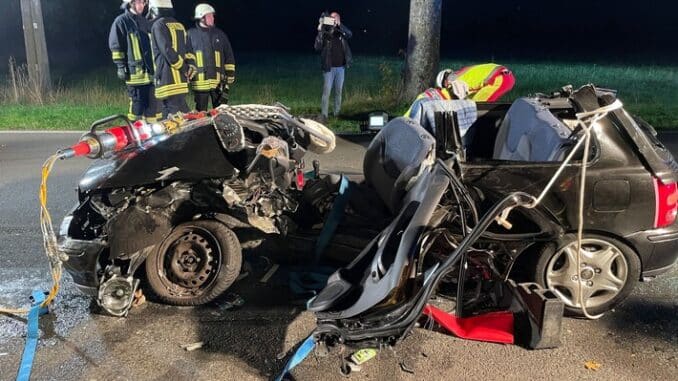 FF Goch: Autofahrerin lebensgefährlich verletzt