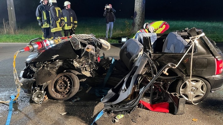 FF Goch: Autofahrerin lebensgefährlich verletzt