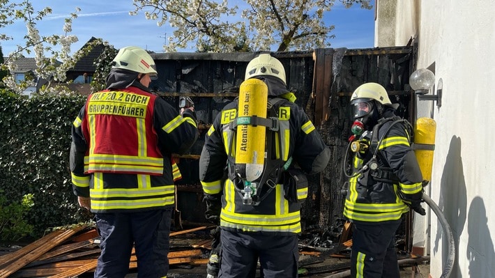 FF Goch: Feuer durch Abflämmarbeiten