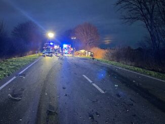 FF Goch: KORREKTUR: Autofahrer verstirbt nach schwerem Verkehrsunfall