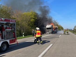 FF Goch: Massive Rauchentwicklung durch LKW-Brand