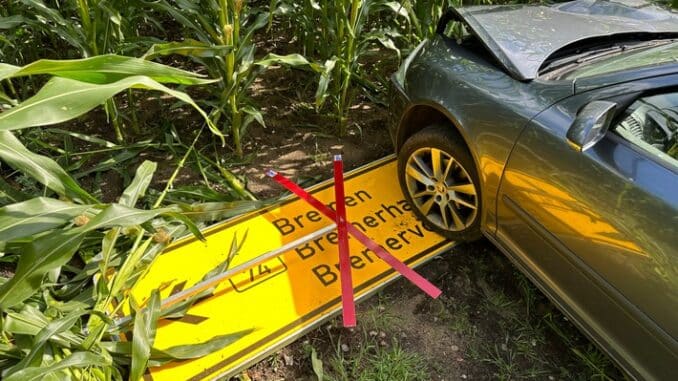 FFW Fredenbeck: Drei verletzte Personen nach Verkehrsunfall / Autofahrer gefährden Einsatzkräfte