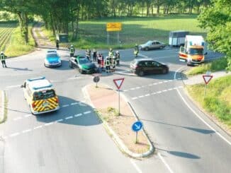 FFW Fredenbeck: Eine Person nach Verkehrsunfall auf B74 in Krankenhaus / Zweiter Verkehrsunfall im Bereich der K2 innerhalb weniger Stunden