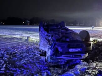 FFW Fredenbeck: Elektrofahrzeug kollidiert mit Transporter / Fahrer schwer verletzt / Rettungshubschrauber im Einsatz