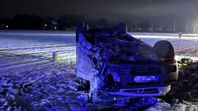 FFW Fredenbeck: Elektrofahrzeug kollidiert mit Transporter / Fahrer schwer verletzt / Rettungshubschrauber im Einsatz