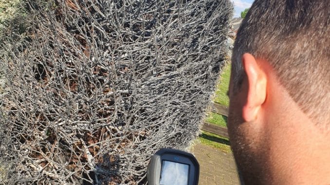 FFW Schiffdorf: Aufmerksamer Passant informiert die Feuerwehr: Eigentümer kann Brandausbreitung verhindern