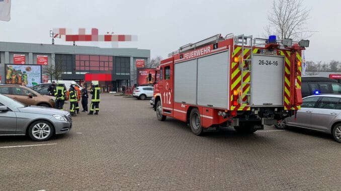FFW Schiffdorf: Betriebsstoffe sorgen für vermeintlichen Fahrzeugbrand