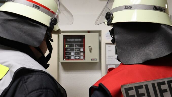 FFW Schiffdorf: Essen im Ofen sorgt für Einsatz der Feuerwehr