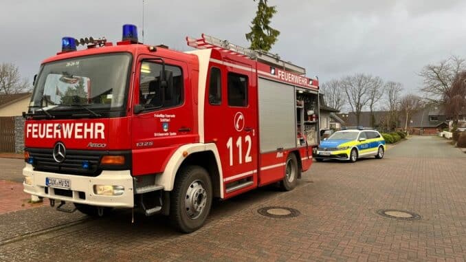 FFW Schiffdorf: Feuerwehr kann Schlimmeres verhindern - umgekippter Halogenstrahler sorgt Verrauchung im Heizungskeller