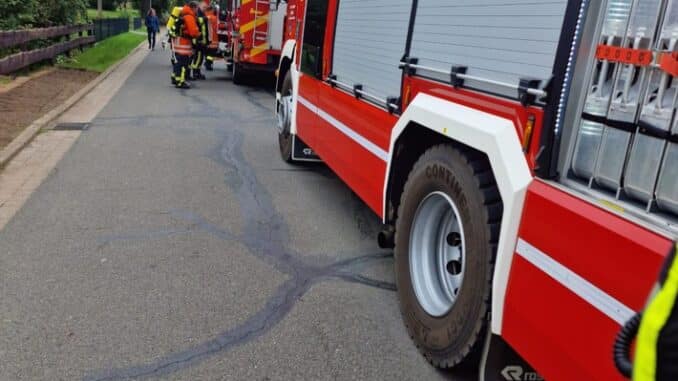 FFW Schiffdorf: Glutnester in Kamin sorgen für Verrauchung im Gebäude