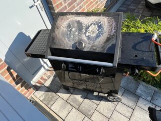 FFW Schiffdorf: Grill brennt auf Balkon - Bewohner löschen selbst