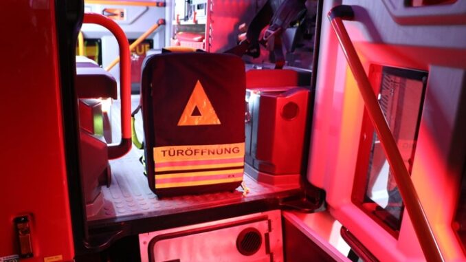 FFW Schiffdorf: Hilferufe aus Wohnung sorgen für Einsatz von Rettungsdienst und Feuerwehr