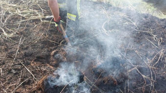 FFW Schiffdorf: Nachlöscharbeiten fordern Ortsfeuerwehr Altluneberg