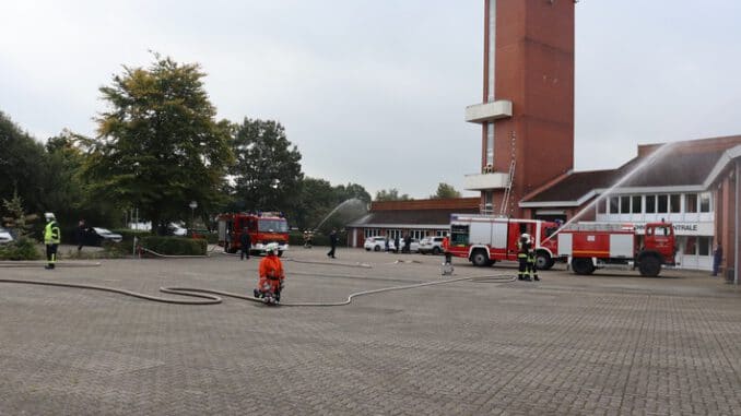 FFW Schiffdorf: Neue Feuerwehrleute für die Gemeinde Schiffdorf: 17 Kameradinnen und Kameraden bestehen ihre Truppmann-Ausbildung