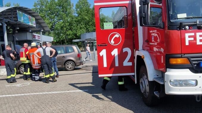 FFW Schiffdorf: Qualm aus Motorraum sorgt für Einsatz der Feuerwehr