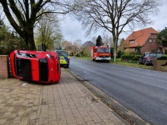 FFW Schiffdorf: Zwei Pkw kollidieren - 89-jähriger Sellstedter bei Unfall leicht verletzt