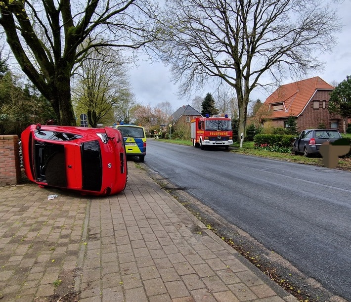 FFW Schiffdorf: Zwei Pkw kollidieren - 89-jähriger Sellstedter bei Unfall leicht verletzt