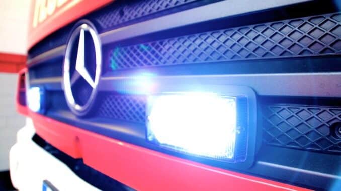 FFW Schwalmtal: Feuerwehr löscht Brand einer Hecke