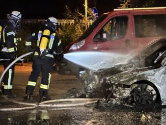 FFW Schwalmtal: Feuerwehr löscht Brand mehrere Fahrzeuge