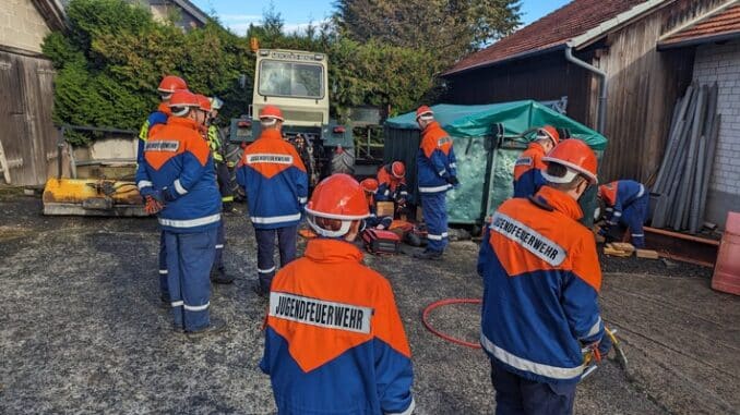 FW-AR: 24 Stunden 'Übungsschicht' für die Jugendfeuerwehr